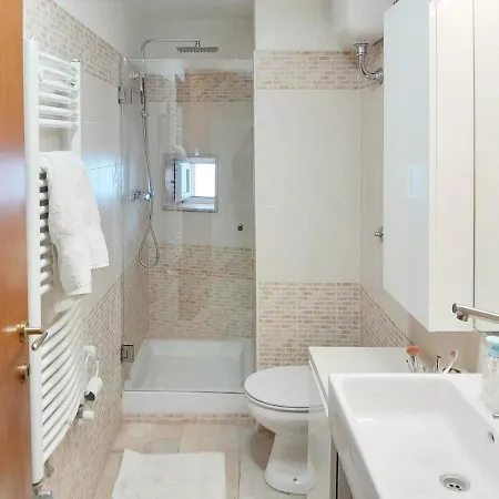 Spacious White Scandidesign Apartman *